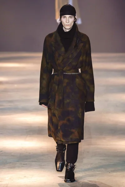 Look 24